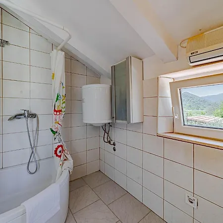 Ferienhaus Stunning In Ston