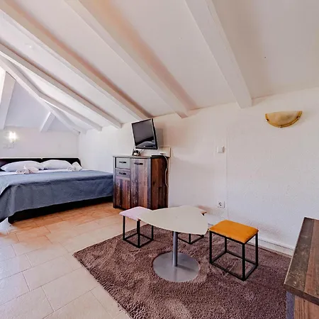 Ferienhaus Stunning In Ston