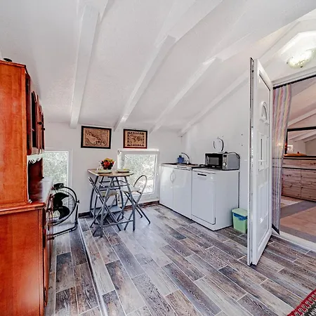 Gorgeous In Holiday home Ston