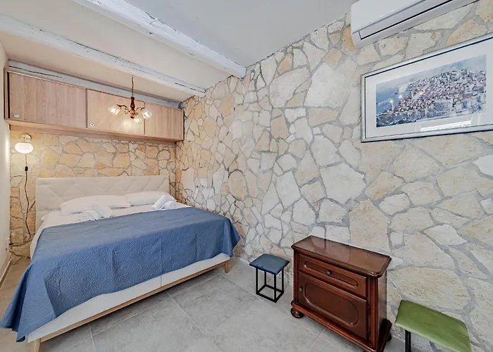 Gorgeous In Nyaraló Ston