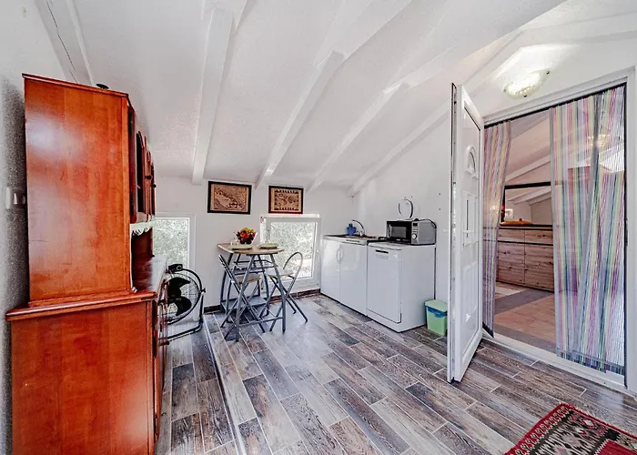 Gorgeous In Nyaraló Ston